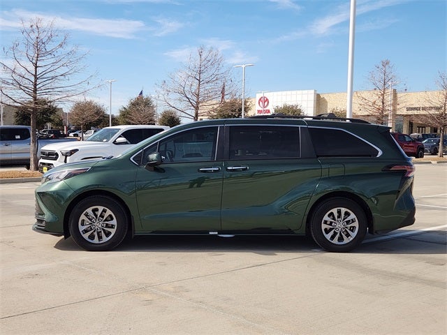 2025 Toyota Sienna XLE 8 Passenger