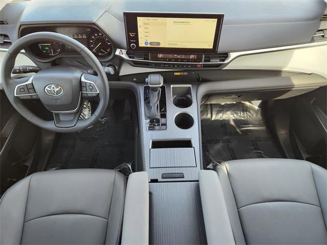 2025 Toyota Sienna XLE 8 Passenger