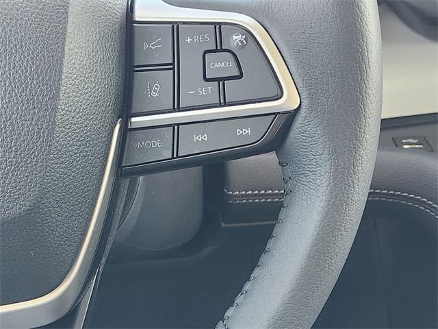 2025 Toyota Sienna XLE 8 Passenger