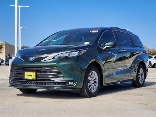 2025 Toyota Sienna XLE 8 Passenger