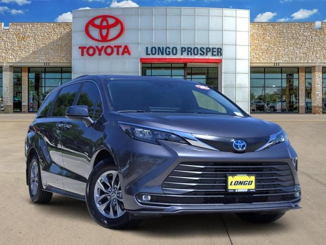 2025 Toyota Sienna XLE 8-Passenger Hybrid FWD's photo