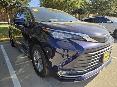 2021 Toyota Sienna XLE 8 Passenger