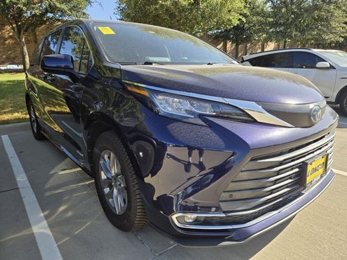 2021 Toyota Sienna XLE 8 Passenger