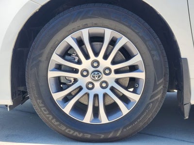 2018 Toyota Sienna XLE 8 Passenger