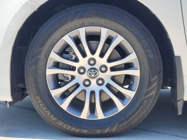 2018 Toyota Sienna XLE 8 Passenger
