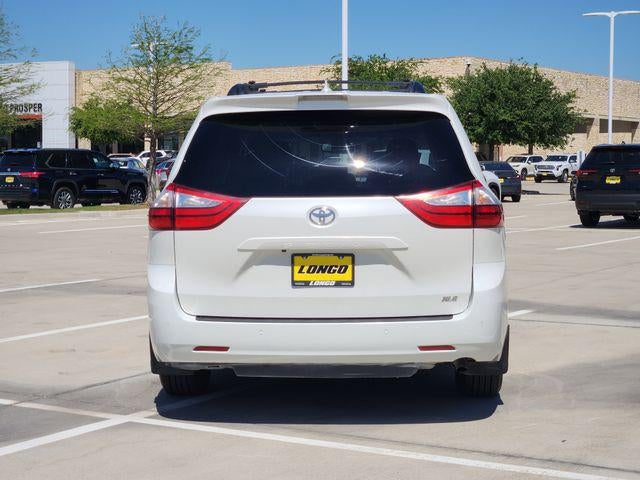 2018 Toyota Sienna XLE 8 Passenger