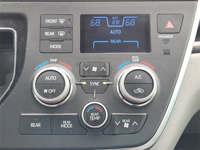 2019 Toyota Sienna XLE 8 Passenger