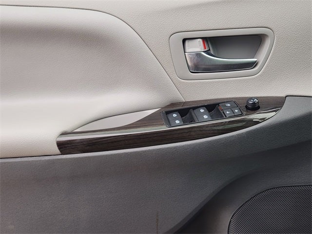 2019 Toyota Sienna XLE 8 Passenger