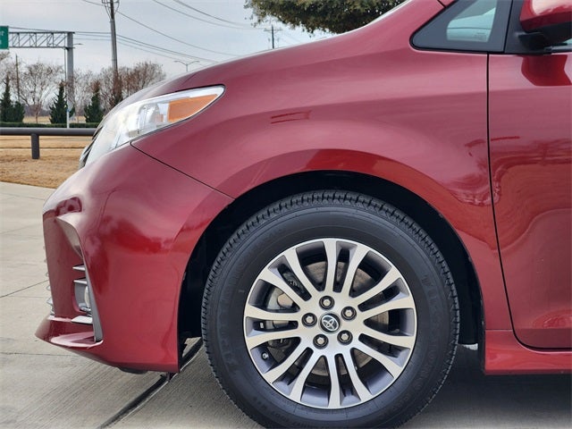 2019 Toyota Sienna XLE 8 Passenger