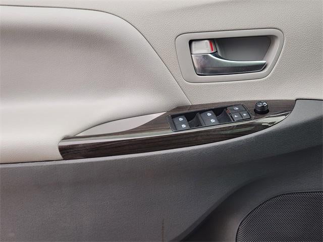 2019 Toyota Sienna XLE 8 Passenger