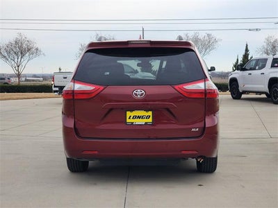 2019 Toyota Sienna XLE 8 Passenger