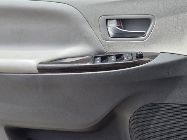 2019 Toyota Sienna XLE 8 Passenger