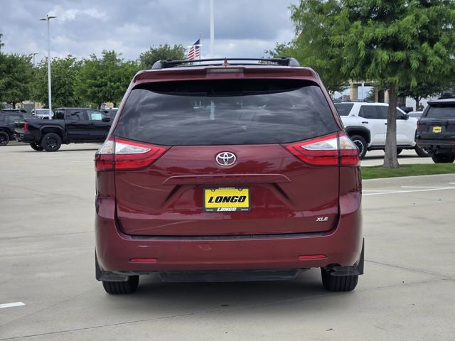 2019 Toyota Sienna XLE 8 Passenger