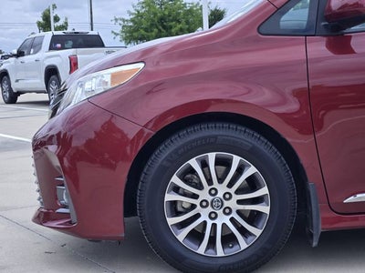 2019 Toyota Sienna XLE 8 Passenger