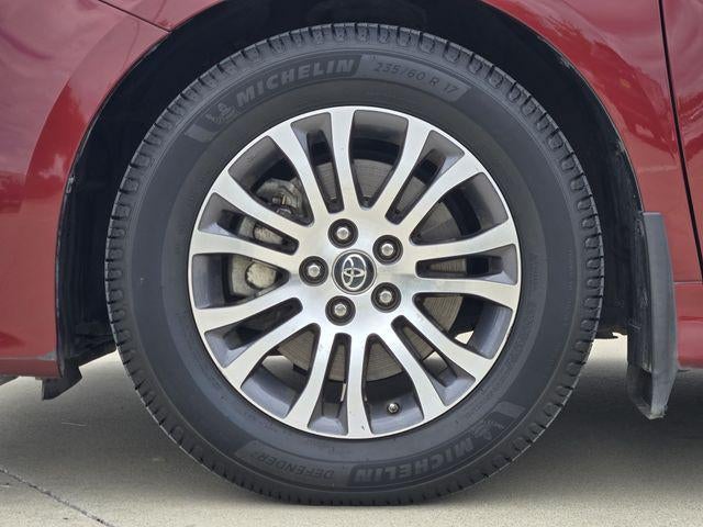2019 Toyota Sienna XLE 8 Passenger