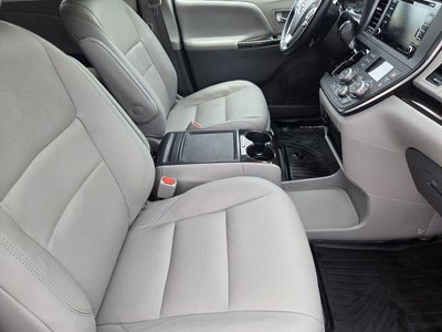 2019 Toyota Sienna XLE 8 Passenger