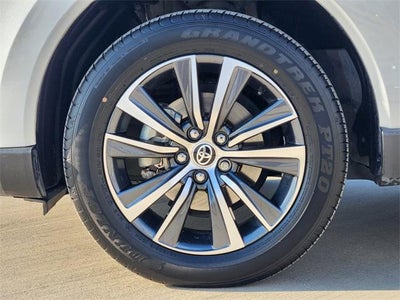 2023 Toyota Venza LE