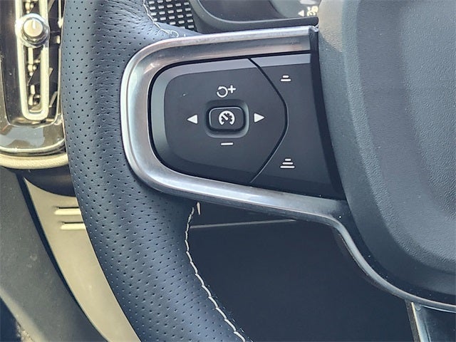 2021 Volvo XC40 R-Design