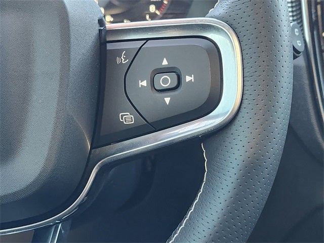 2021 Volvo XC40 R-Design