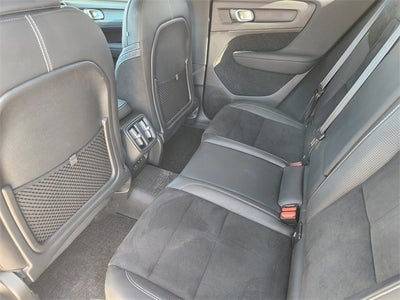 2021 Volvo XC40 R-Design