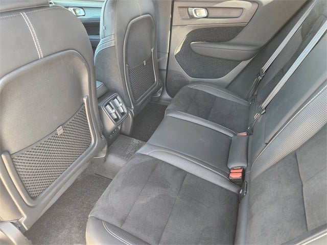 2021 Volvo XC40 R-Design